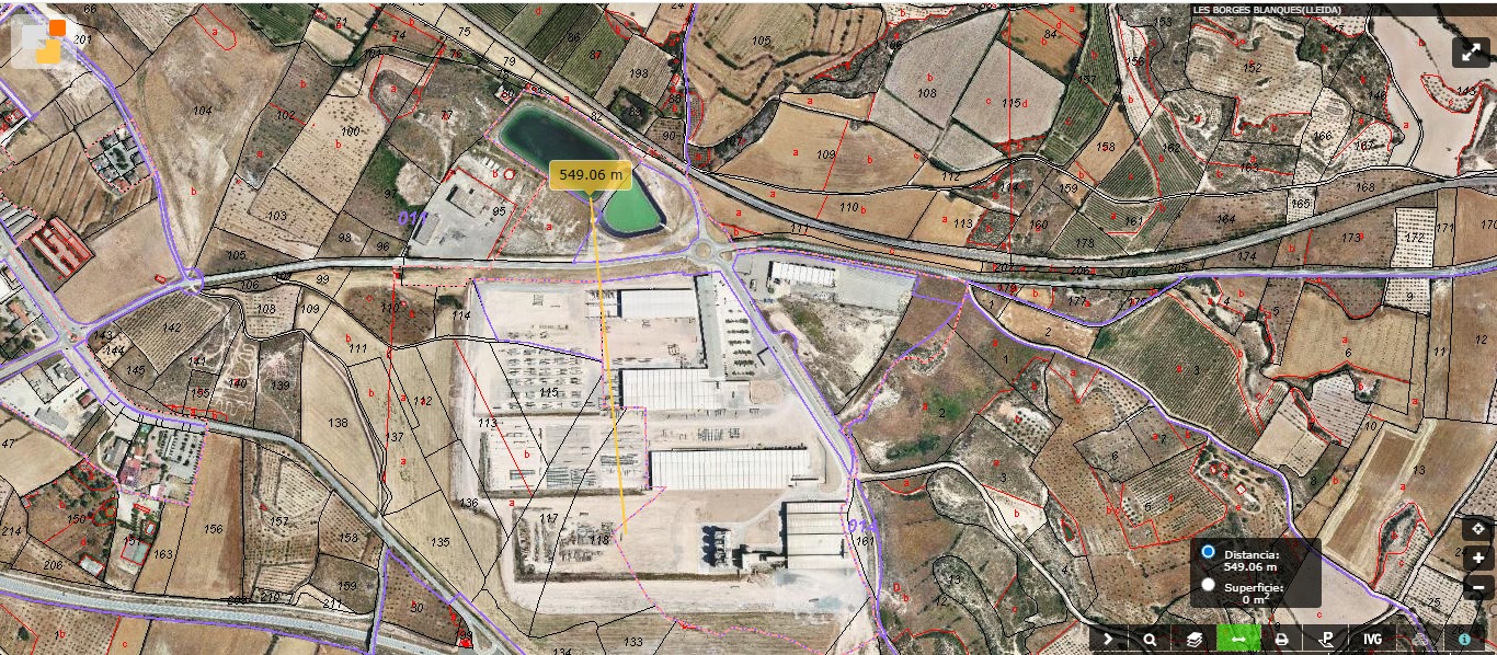Distància entre la planta de Pujol i la primera vivenda aïllada: 549 metres (visor IGV de l'ICGC).