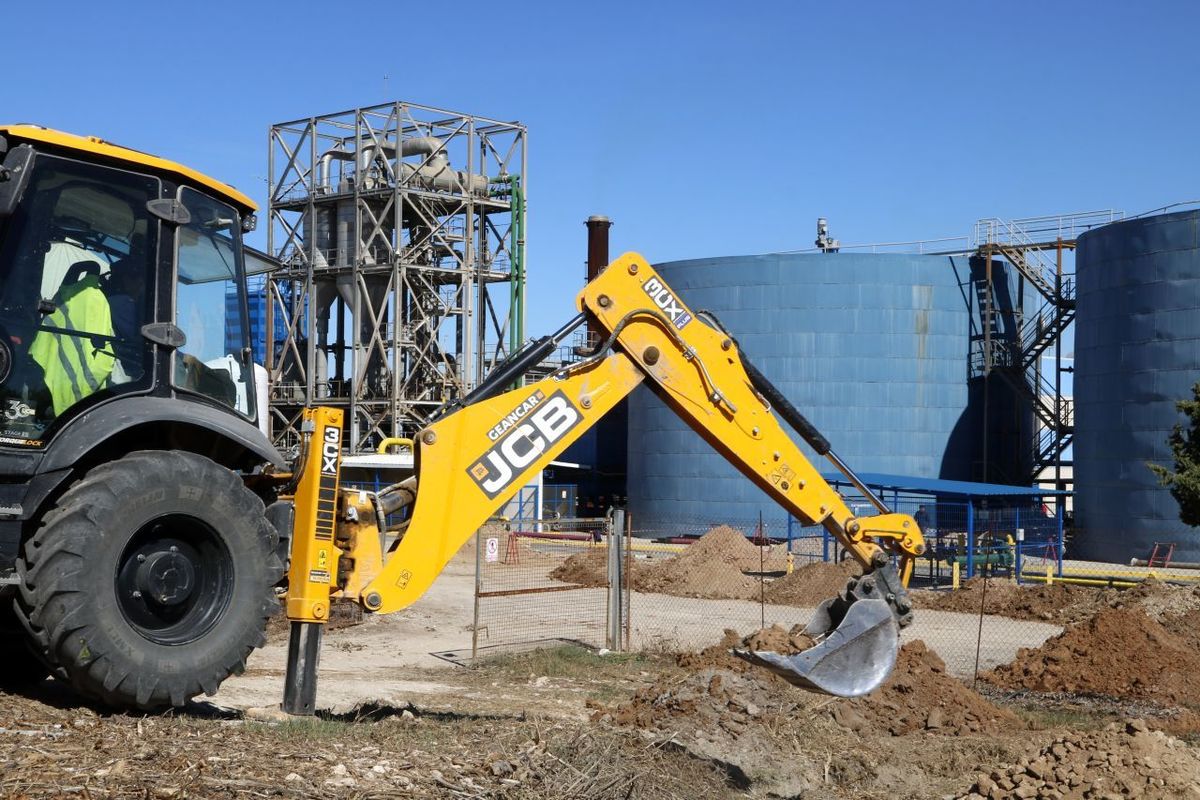 Obres de la nova planta de Tracjusa a Juneda (25/09/2025, foto ACN/Segre): la incineradora de CDR acumula dècades d'emissions de dioxines i furans i ara es prorroga més enllà del 2028, sobre la mateixa població que ja té sarcoïdosi per sobre de la mitjana catalana.